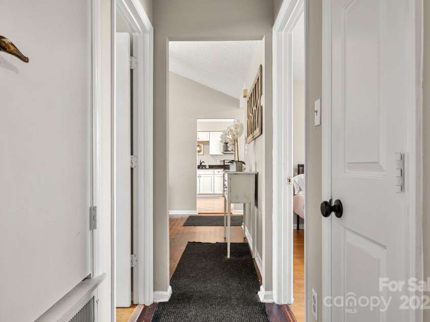 1919 Crooked Creek Drive, Charlotte, NC 28214.  MLS# CAR4210134, YatesRealty ID 9305. 