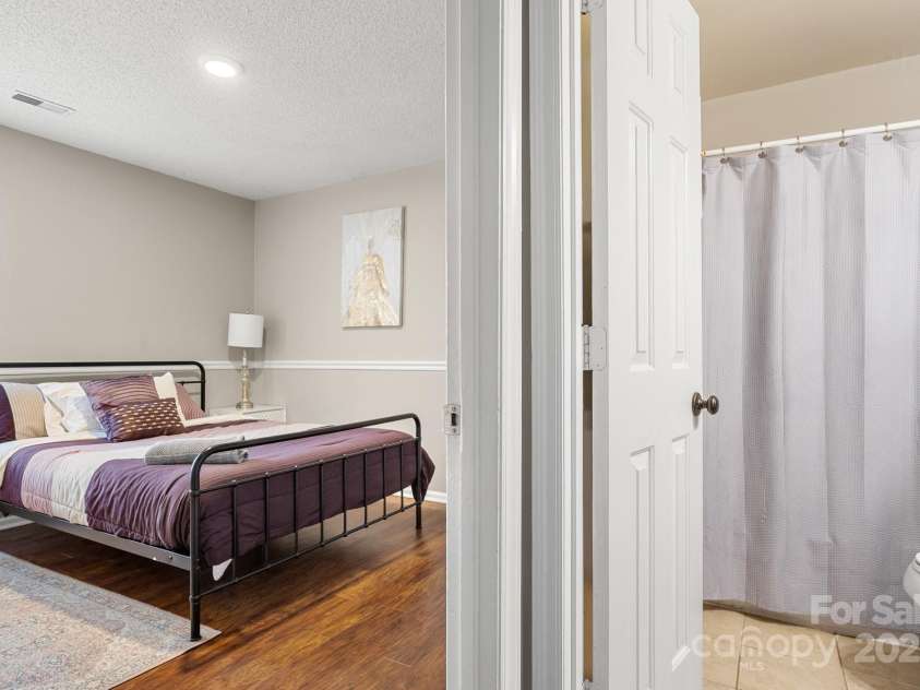 1919 Crooked Creek Drive, Charlotte, NC 28214.  MLS# CAR4210134, YatesRealty ID 9305. 