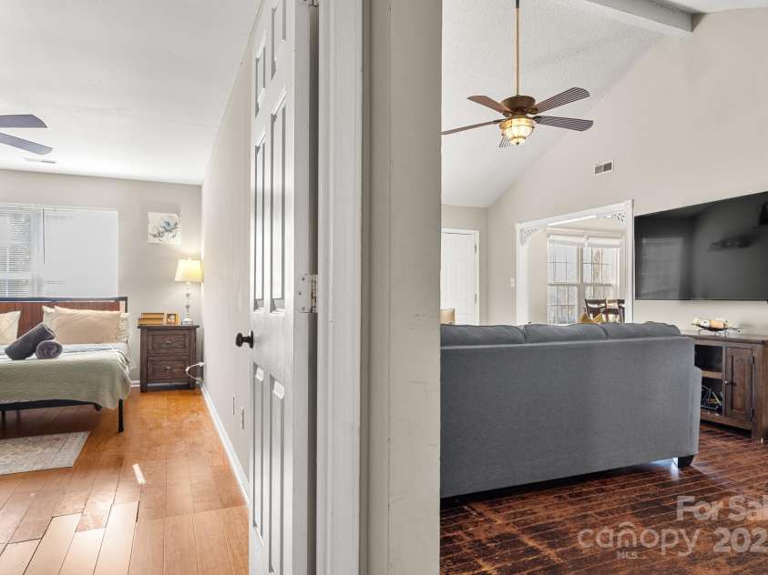 1919 Crooked Creek Drive, Charlotte, NC 28214.  MLS# CAR4210134, YatesRealty ID 9305. 