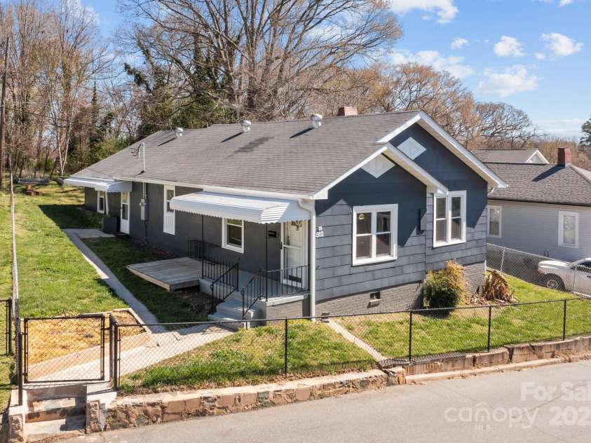 512 Washington Street, Cramerton, NC 28032.  MLS# CAR4235876, YatesRealty ID 9307. 