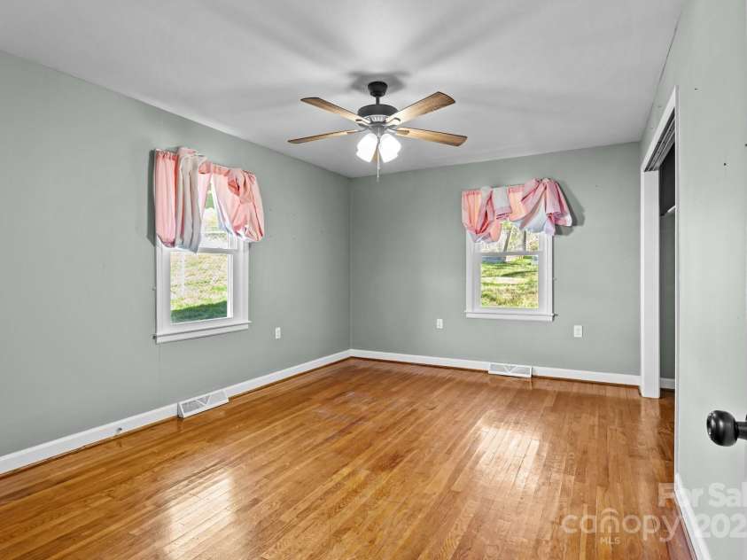 512 Washington Street, Cramerton, NC 28032.  MLS# CAR4235876, YatesRealty ID 9307. 