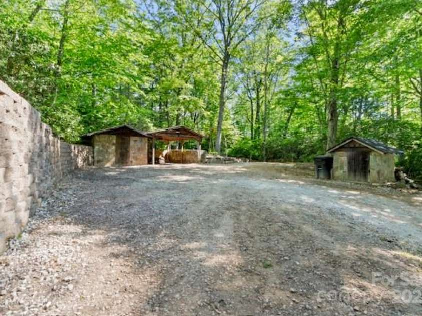 167 Simmons Ridge Road, Spruce Pine, NC 28777.  MLS# CAR4287877, YatesRealty ID 9308. 