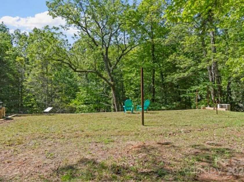 167 Simmons Ridge Road, Spruce Pine, NC 28777.  MLS# CAR4287877, YatesRealty ID 9308. 