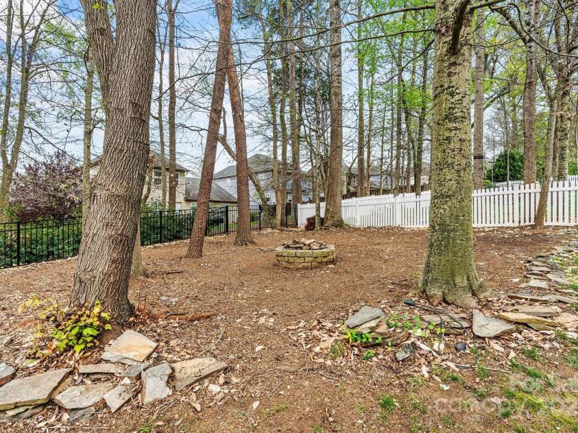 10210 Roosevelt Drive, Huntersville, NC 28078.  MLS# CAR4245447, YatesRealty ID 9309. 