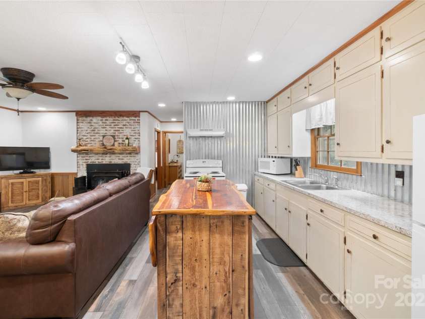 6677 Gingercake Road, Newland, NC 28657.  MLS# CAR4221456, YatesRealty ID 931. 