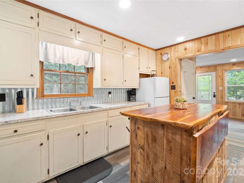 6677 Gingercake Road, Newland, NC 28657.  MLS# CAR4221456, YatesRealty ID 931. 