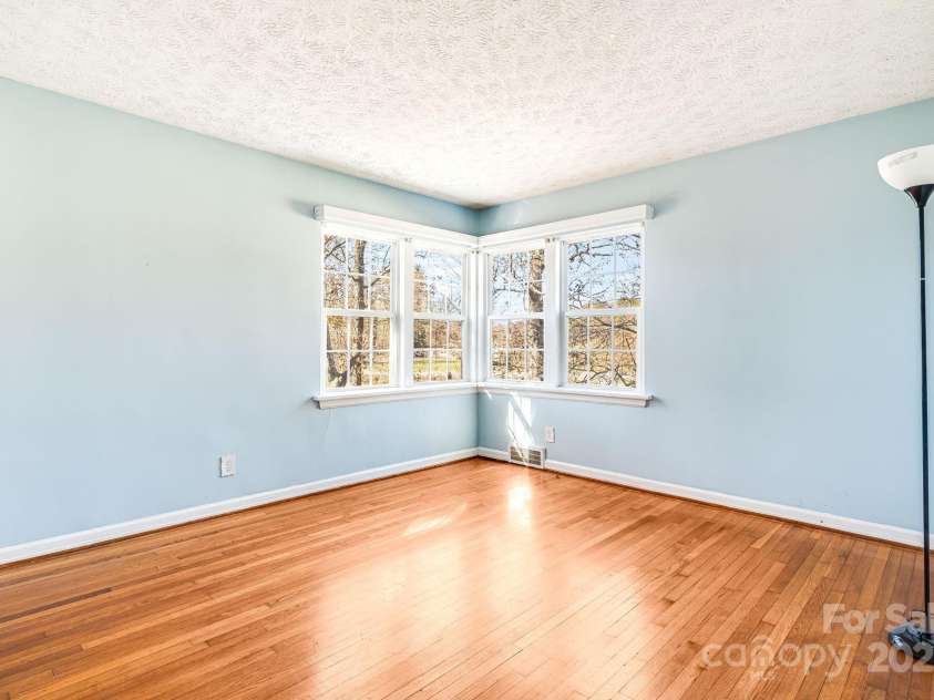 92 Parkway View Road, Mars Hill, NC 28754.  MLS# CAR4320568, YatesRealty ID 931. 