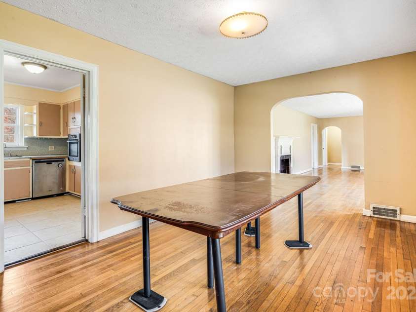 92 Parkway View Road, Mars Hill, NC 28754.  MLS# CAR4320568, YatesRealty ID 931. 