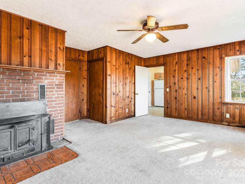 92 Parkway View Road, Mars Hill, NC 28754.  MLS# CAR4320568, YatesRealty ID 931. 