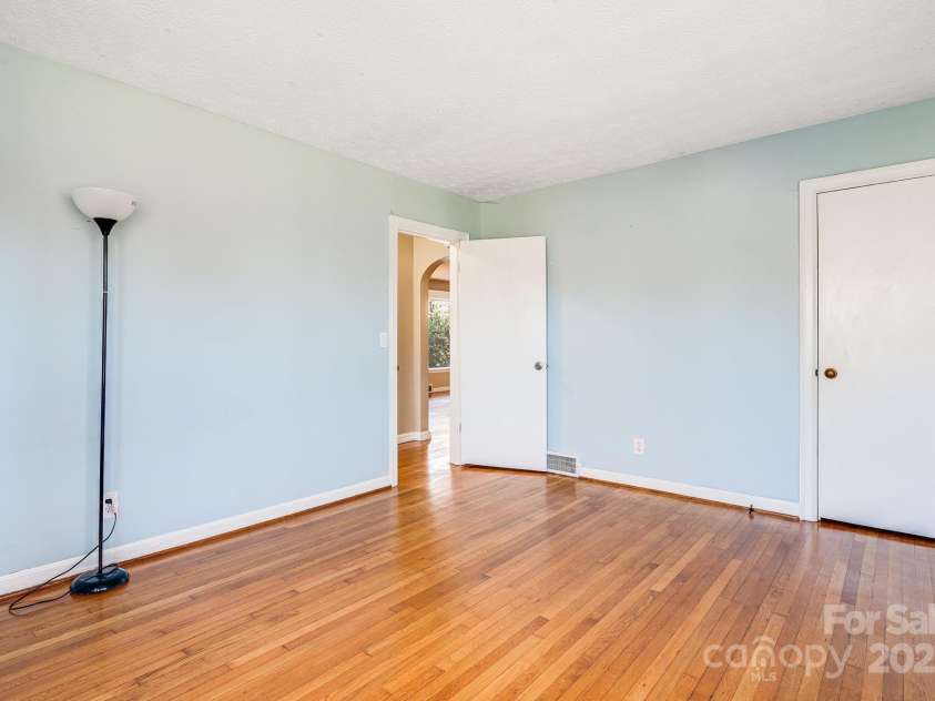 92 Parkway View Road, Mars Hill, NC 28754.  MLS# CAR4320568, YatesRealty ID 931. 