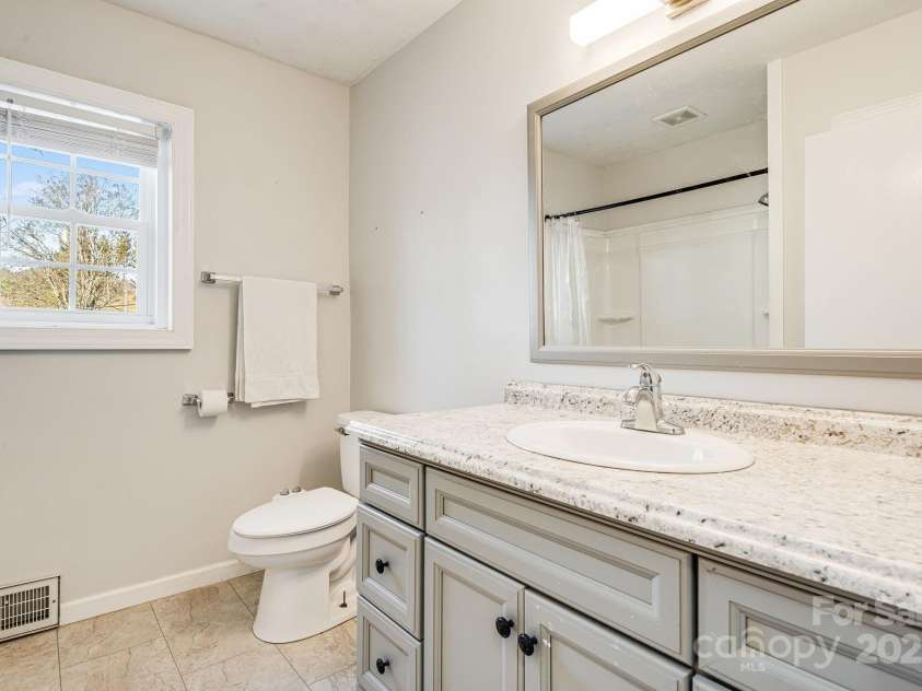 92 Parkway View Road, Mars Hill, NC 28754.  MLS# CAR4320568, YatesRealty ID 931. 