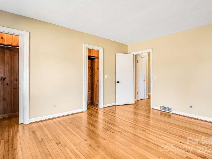 92 Parkway View Road, Mars Hill, NC 28754.  MLS# CAR4320568, YatesRealty ID 931. 