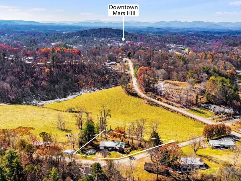 92 Parkway View Road, Mars Hill, NC 28754.  MLS# CAR4320568, YatesRealty ID 931. 