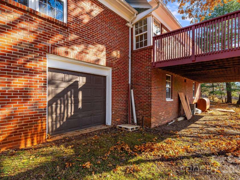 92 Parkway View Road, Mars Hill, NC 28754.  MLS# CAR4320568, YatesRealty ID 931. 