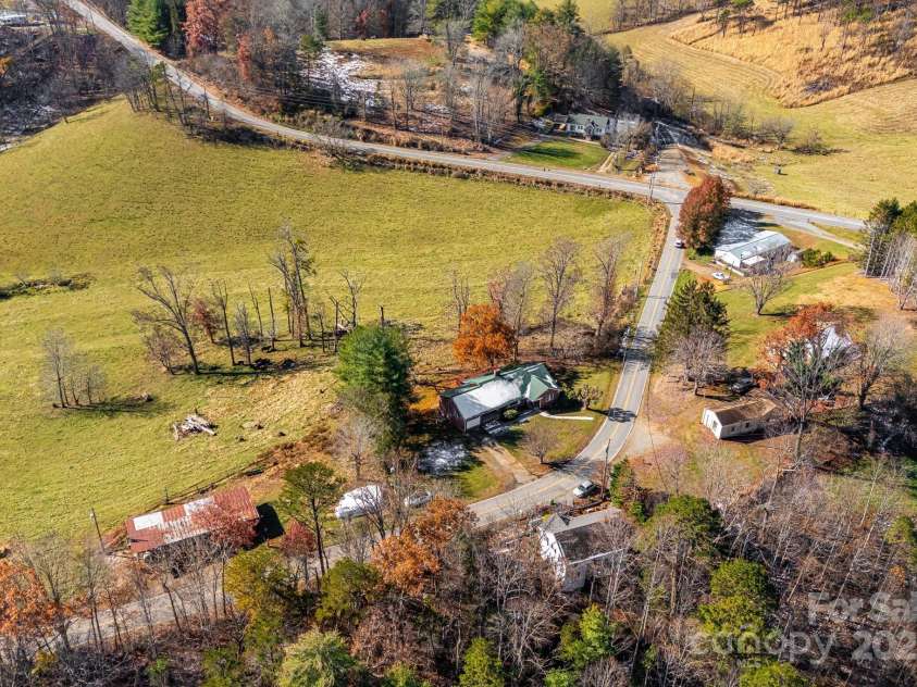 92 Parkway View Road, Mars Hill, NC 28754.  MLS# CAR4320568, YatesRealty ID 931. 