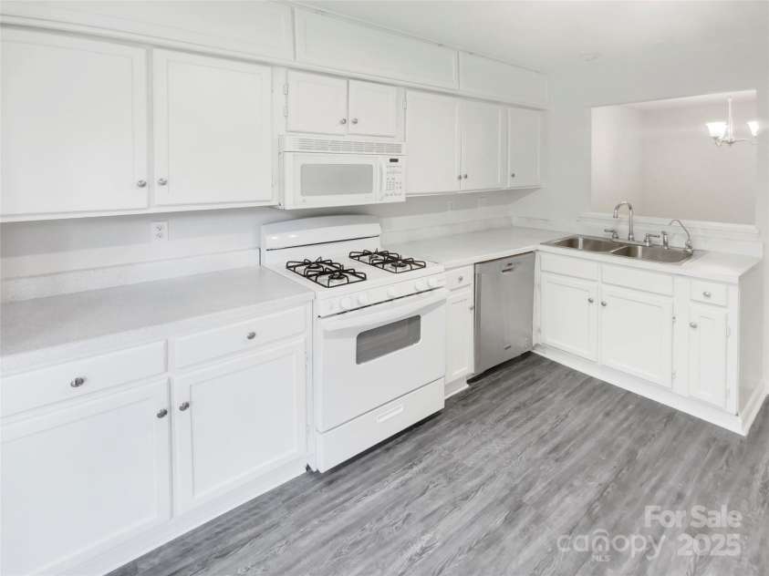 6003 Treetop Court, Charlotte, NC 28212.  MLS# CAR4138801, YatesRealty ID 9311. 