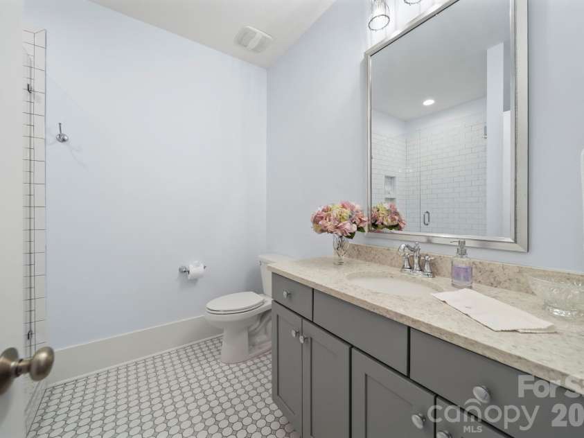 2828 Hillside Springs Drive, Charlotte, NC 28209.  MLS# CAR4337564, YatesRealty ID 9313. 