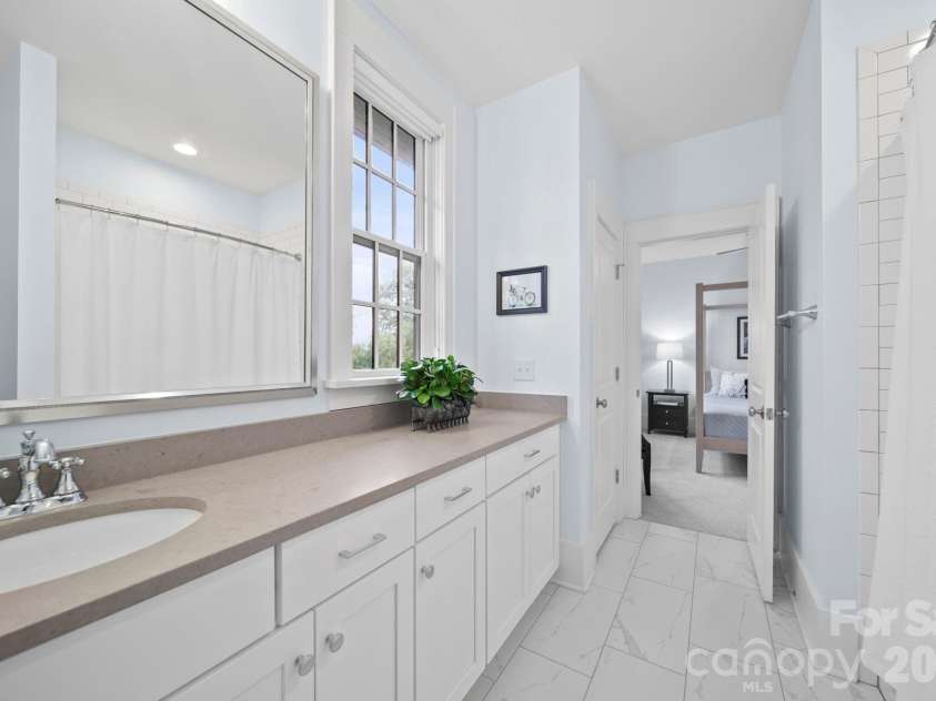 2828 Hillside Springs Drive, Charlotte, NC 28209.  MLS# CAR4337564, YatesRealty ID 9313. 