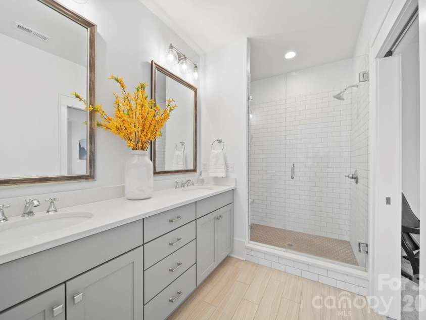 2828 Hillside Springs Drive, Charlotte, NC 28209.  MLS# CAR4337564, YatesRealty ID 9313. 