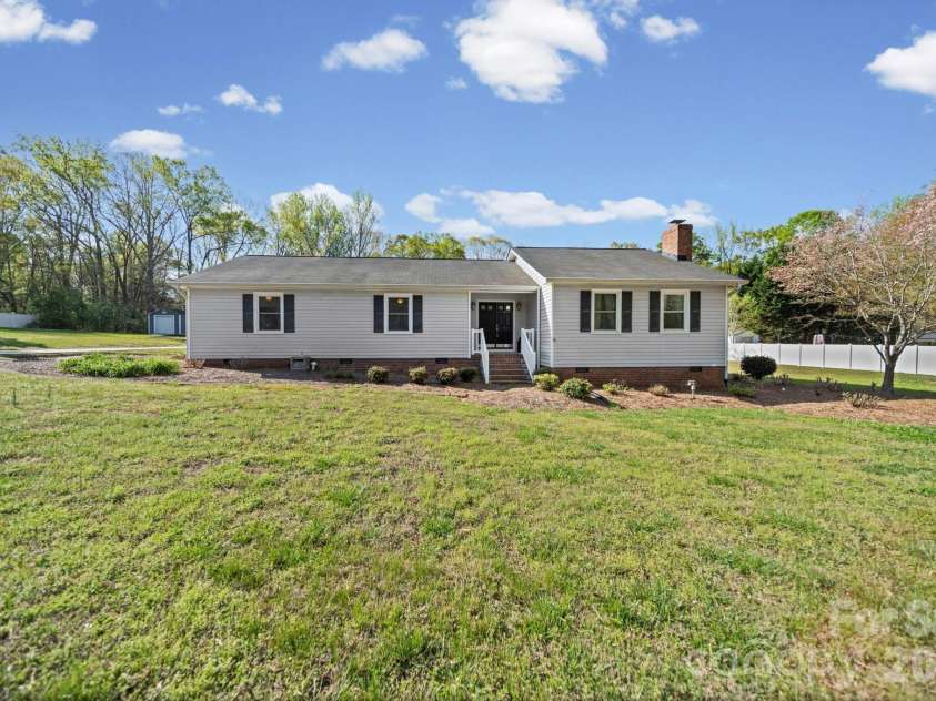 1235 Virginia Dare Drive, Rock Hill, SC 29730.  MLS# CAR4364872, YatesRealty ID 9315. 