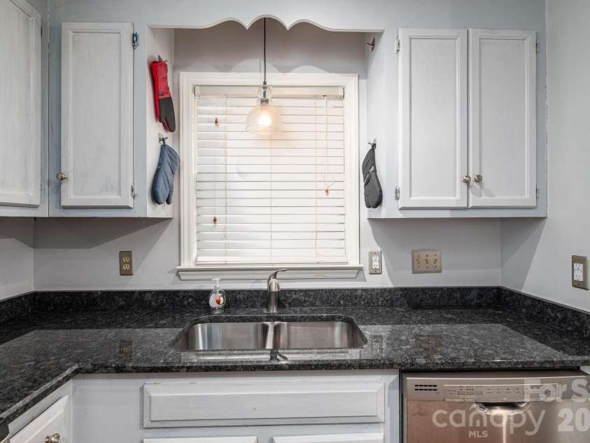 4324 Hickory Hollow Road, Gastonia, NC 28056.  MLS# CAR4345294, YatesRealty ID 9316. 