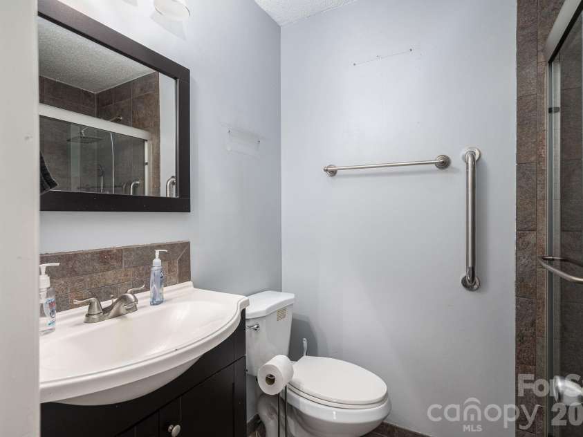 4324 Hickory Hollow Road, Gastonia, NC 28056.  MLS# CAR4345294, YatesRealty ID 9316. 