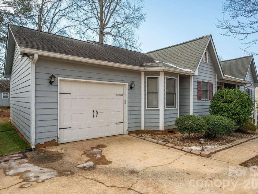 4324 Hickory Hollow Road, Gastonia, NC 28056.  MLS# CAR4345294, YatesRealty ID 9316. 