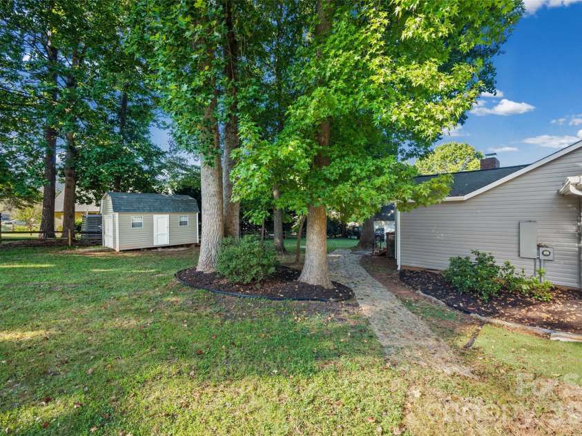 4324 Hickory Hollow Road, Gastonia, NC 28056.  MLS# CAR4425885, YatesRealty ID 9316. 