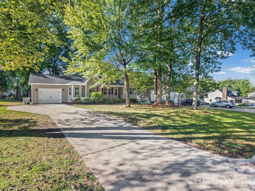 4324 Hickory Hollow Road, Gastonia, NC 28056.  MLS# CAR4425885, YatesRealty ID 9316. 