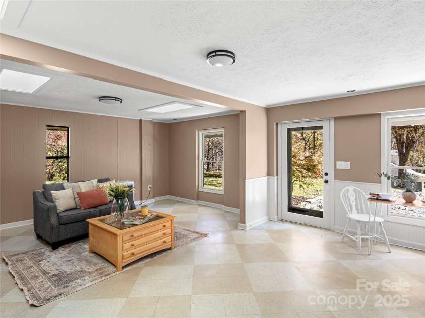 195 Nature Lane, Waynesville, NC 28786.  MLS# CAR4319368, YatesRealty ID 9317. 