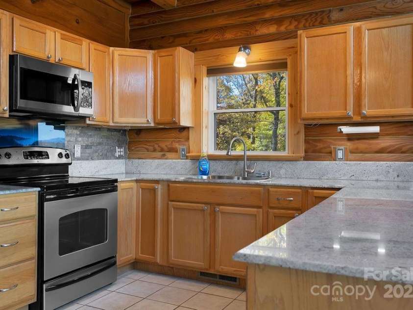 85 Ridge Road, Rosman, NC 28772.  MLS# CAR4314913, YatesRealty ID 9317. Breakfast Bat and Granite Counters