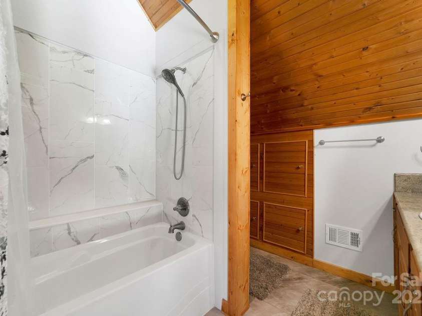 85 Ridge Road, Rosman, NC 28772.  MLS# CAR4314913, YatesRealty ID 9317. Full Bath