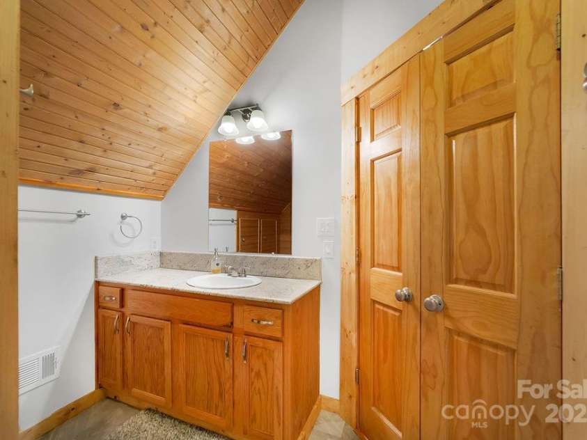 85 Ridge Road, Rosman, NC 28772.  MLS# CAR4314913, YatesRealty ID 9317. Primary Full Bath