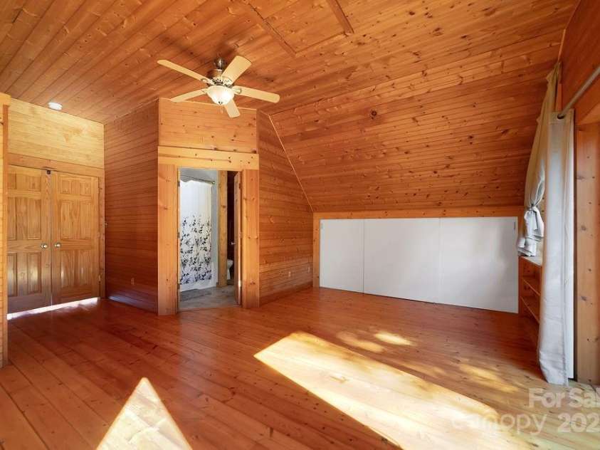 85 Ridge Road, Rosman, NC 28772.  MLS# CAR4314913, YatesRealty ID 9317. Primary Suite