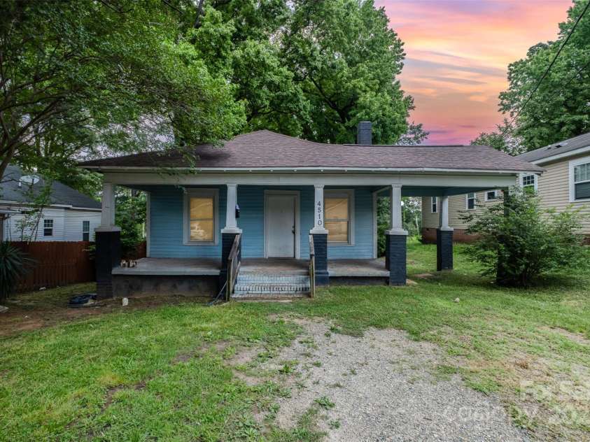 4510 Wildwood Avenue, Charlotte, NC 28208.  MLS# CAR4271694, YatesRealty ID 9318. 
