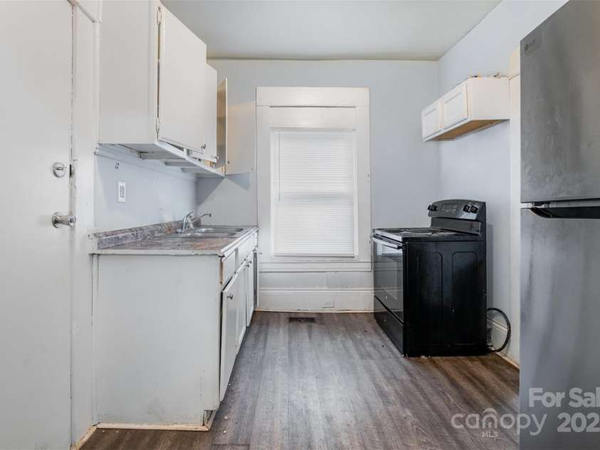 4510 Wildwood Avenue, Charlotte, NC 28208.  MLS# CAR4271694, YatesRealty ID 9318. 