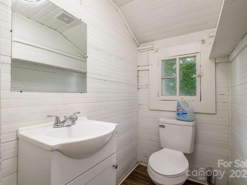 4510 Wildwood Avenue, Charlotte, NC 28208.  MLS# CAR4271694, YatesRealty ID 9318. 