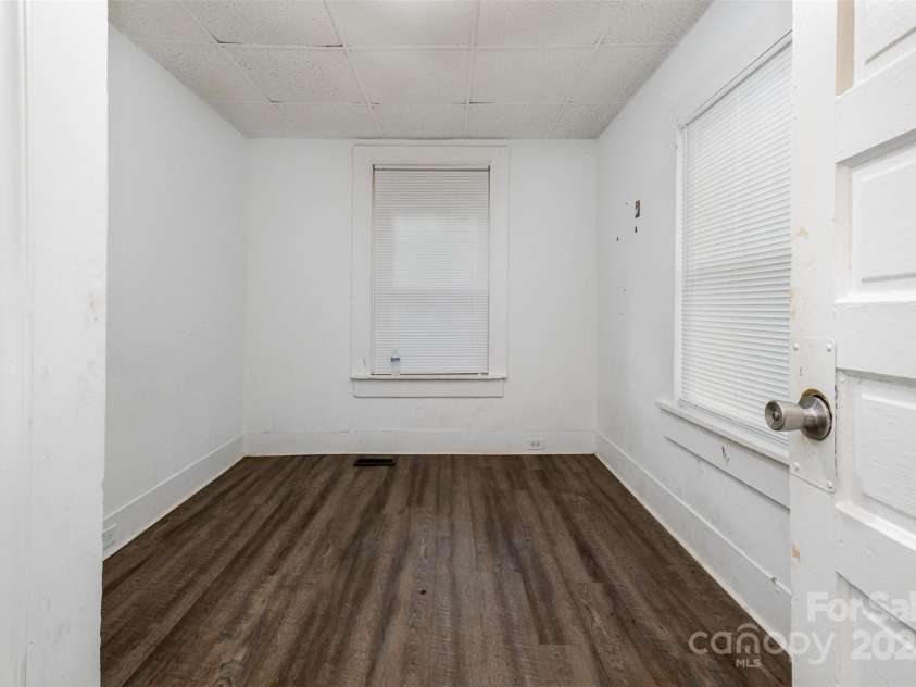 4510 Wildwood Avenue, Charlotte, NC 28208.  MLS# CAR4271694, YatesRealty ID 9318. 
