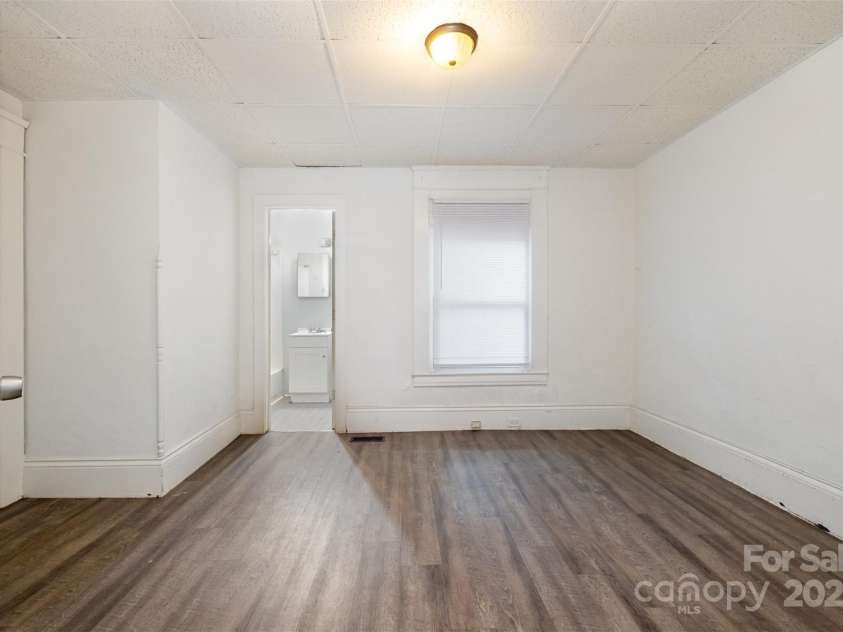 4510 Wildwood Avenue, Charlotte, NC 28208.  MLS# CAR4271694, YatesRealty ID 9318. 
