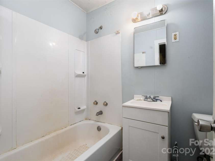 4510 Wildwood Avenue, Charlotte, NC 28208.  MLS# CAR4271694, YatesRealty ID 9318. 