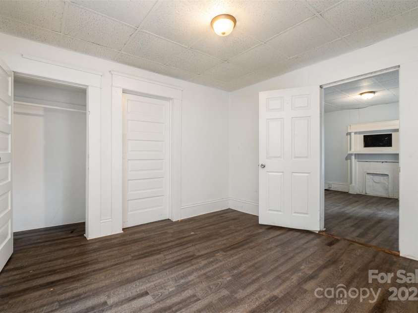 4510 Wildwood Avenue, Charlotte, NC 28208.  MLS# CAR4271694, YatesRealty ID 9318. 