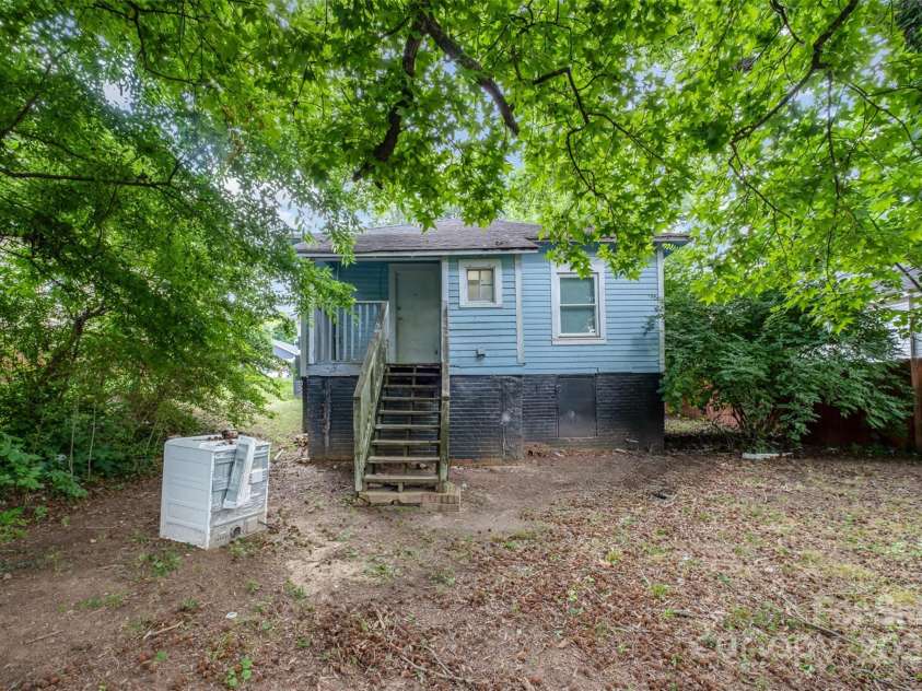 4510 Wildwood Avenue, Charlotte, NC 28208.  MLS# CAR4271694, YatesRealty ID 9318. 