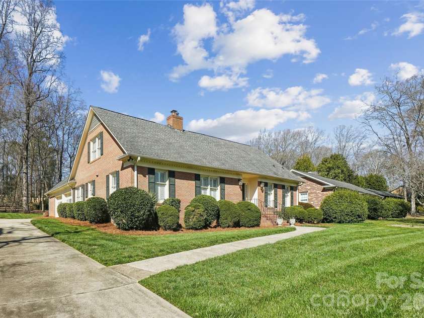 6610 Folger Drive, Charlotte, NC 28270.  MLS# CAR4350251, YatesRealty ID 9319. 