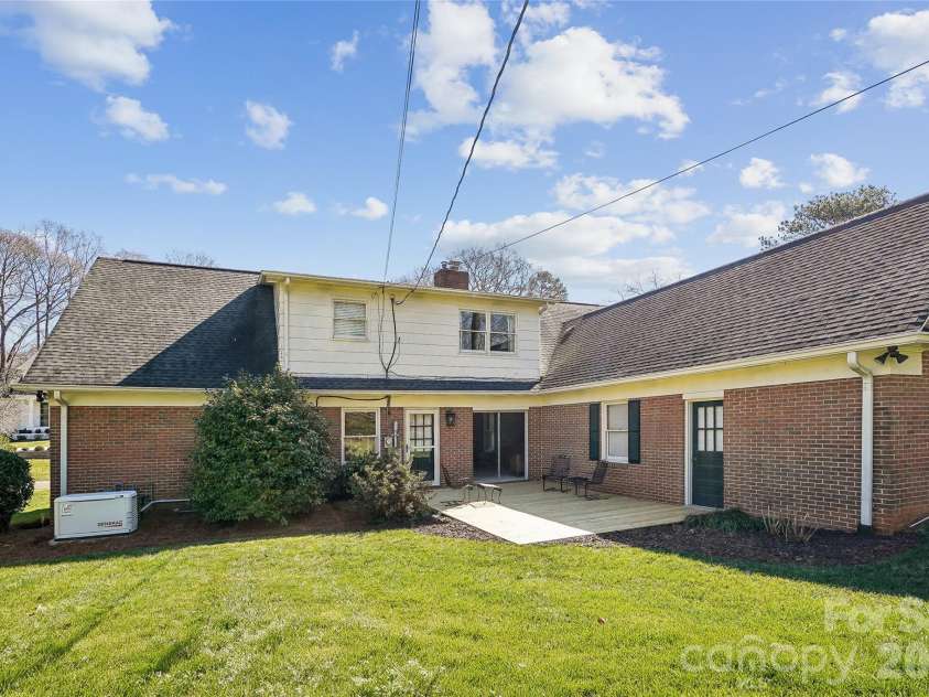 6610 Folger Drive, Charlotte, NC 28270.  MLS# CAR4350251, YatesRealty ID 9319. 