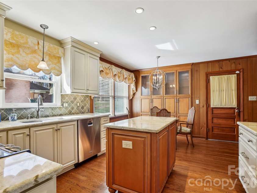 6610 Folger Drive, Charlotte, NC 28270.  MLS# CAR4350251, YatesRealty ID 9319. 