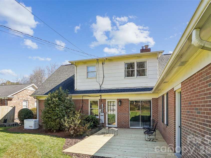 6610 Folger Drive, Charlotte, NC 28270.  MLS# CAR4350251, YatesRealty ID 9319. 
