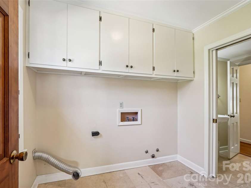 6610 Folger Drive, Charlotte, NC 28270.  MLS# CAR4350251, YatesRealty ID 9319. 