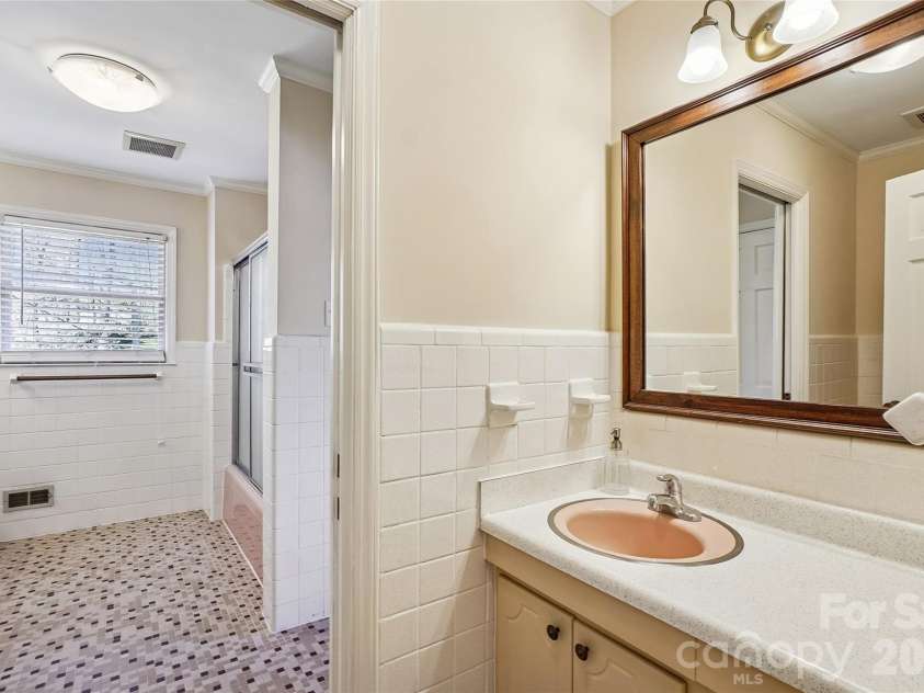 6610 Folger Drive, Charlotte, NC 28270.  MLS# CAR4350251, YatesRealty ID 9319. 