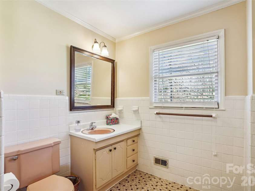 6610 Folger Drive, Charlotte, NC 28270.  MLS# CAR4350251, YatesRealty ID 9319. 