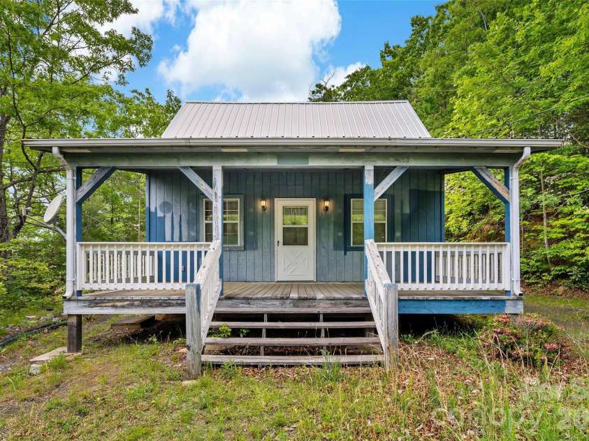 42 Parkway Drive, Marion, NC 28752.  MLS# CAR4260169, YatesRealty ID 9320. 